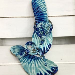 Ever Glades ocean tie dye pattern with peace emblem on the canvas size 7